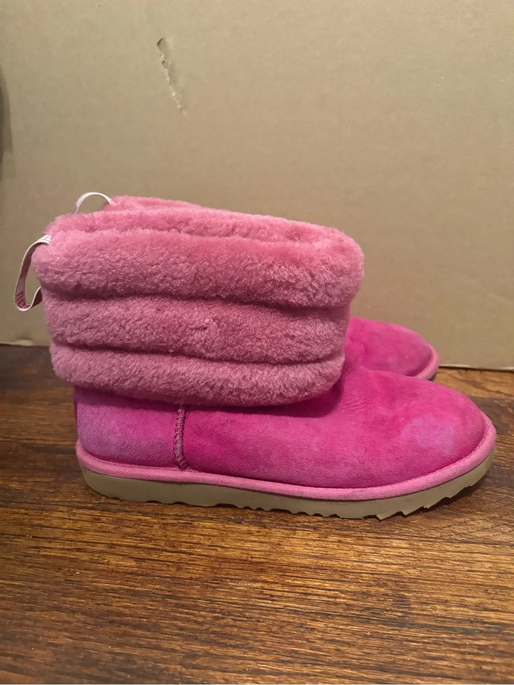 UGG Fluff Mini Quilted Fuchsia Pink Sheepskin Boots Size 6 Big Kids / Women’s 8